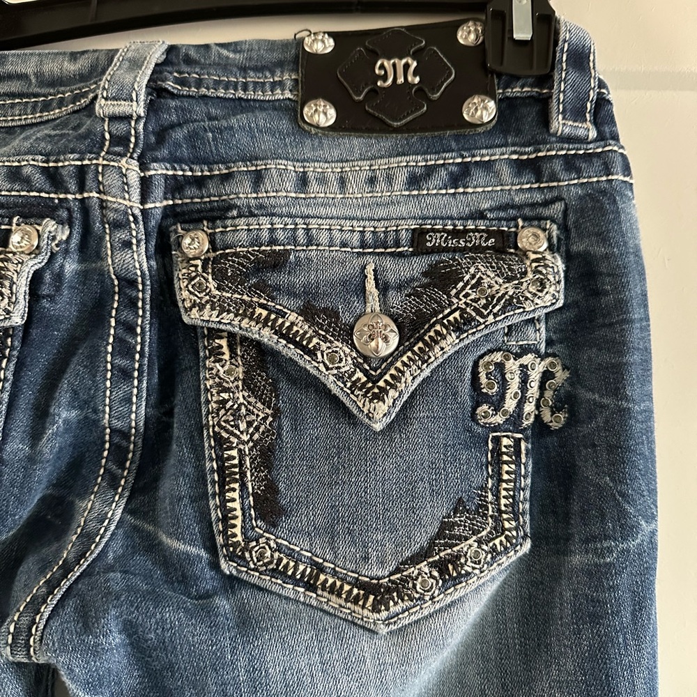 Women’s Miss Me Straight Leg Jean, 28 waist x 33 inseam